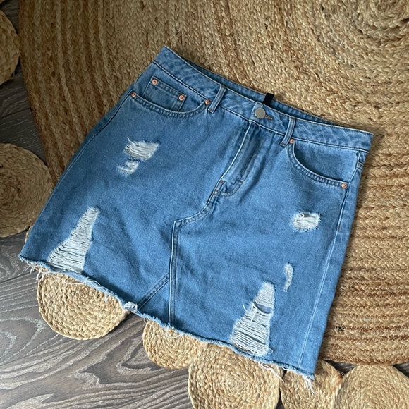 🌸 H&M Jeans skirts 🌸 - Picture 2 of 5